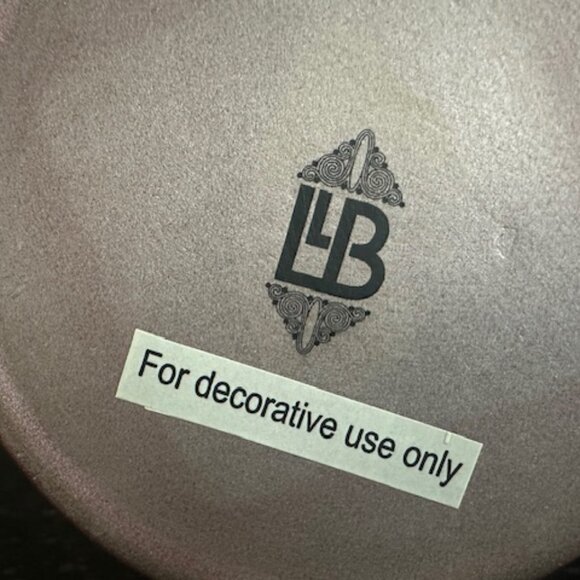 VASES - Picture 2 of 2